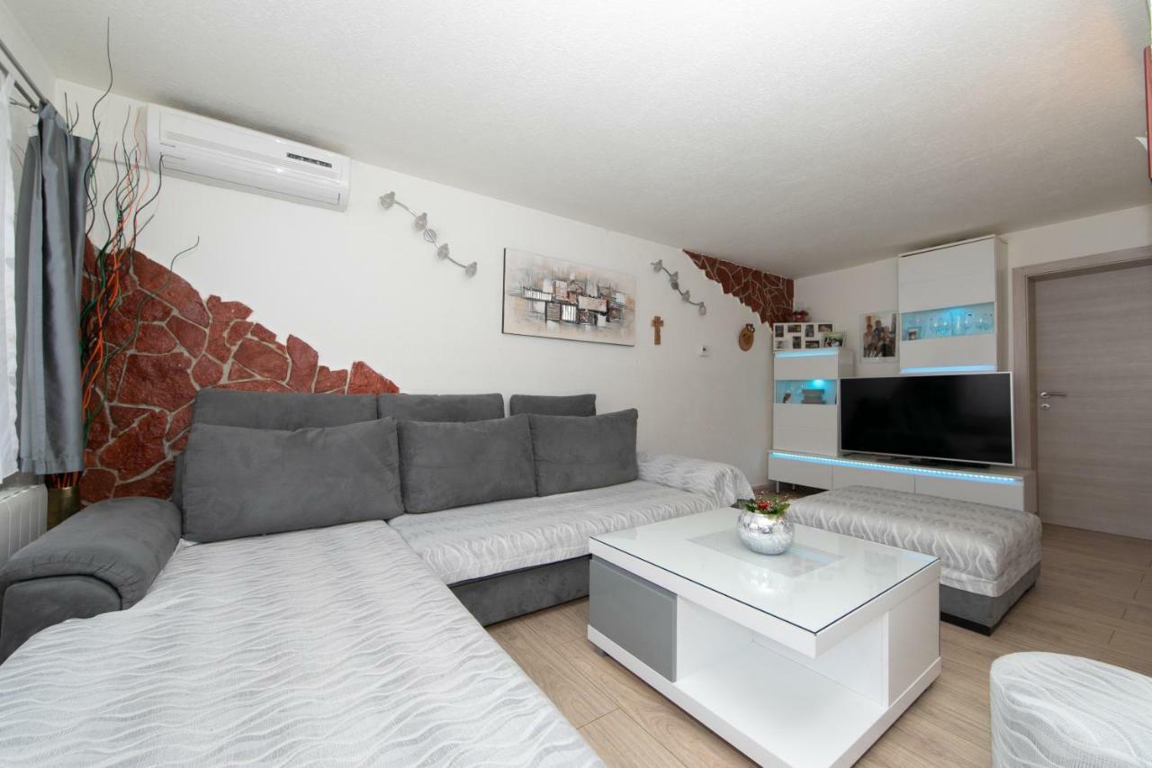 Apartament David I Rino Brela Zewnętrze zdjęcie